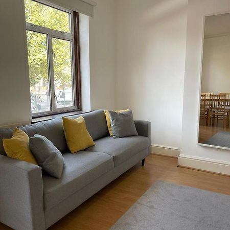 Amazing 3 Bedroom Flat Minutes From Tower Bridge Лондон Екстериор снимка