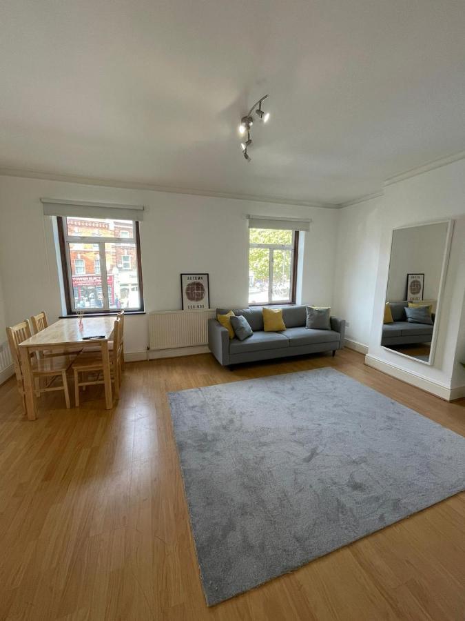 Amazing 3 Bedroom Flat Minutes From Tower Bridge Лондон Екстериор снимка