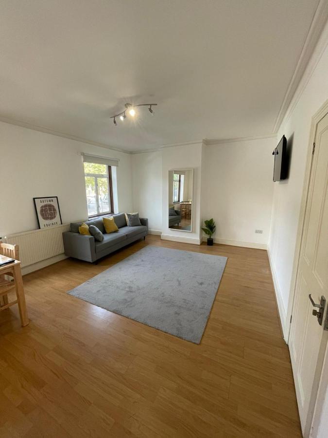 Amazing 3 Bedroom Flat Minutes From Tower Bridge Лондон Екстериор снимка
