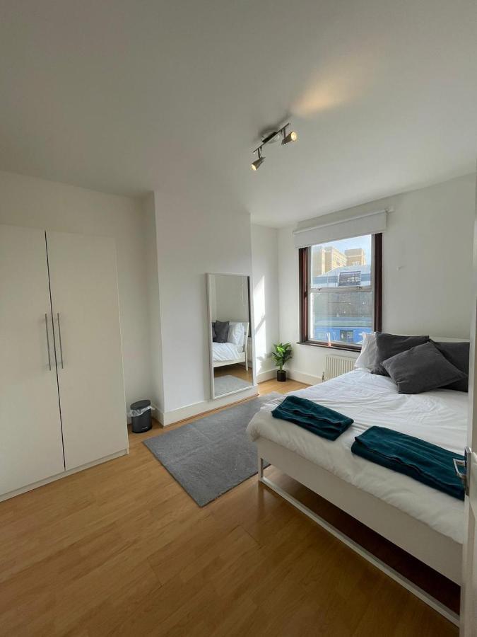 Amazing 3 Bedroom Flat Minutes From Tower Bridge Лондон Екстериор снимка